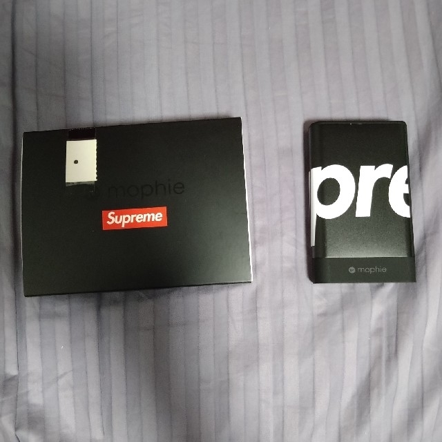 Supreme モバイルバッテリー Supreme モバイルバッテリー