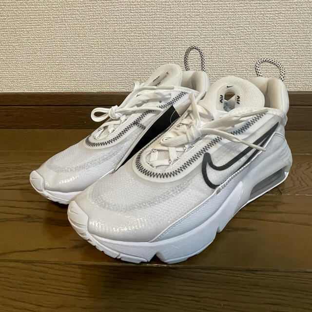 NIKE ウィメンズ　AIR MAX 2090    24cm