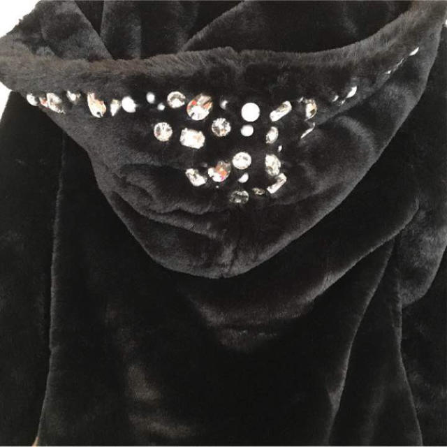 DaTuRa(ダチュラ)のDaTuRa ビジューファーコート レディースのジャケット/アウター(毛皮/ファーコート)の商品写真