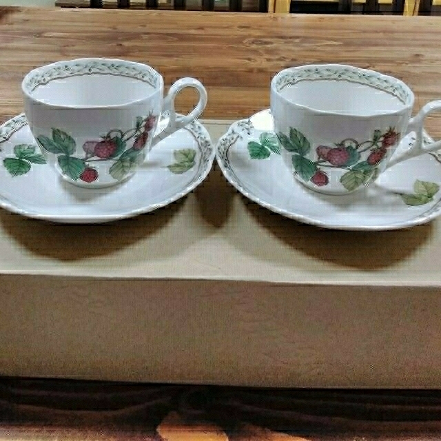 Noritake(ノリタケ)のノリタケ　ロイヤルオーチャード　カップ＆ソーサーペア　日本製　廃盤　箱入り 新品 インテリア/住まい/日用品のキッチン/食器(グラス/カップ)の商品写真