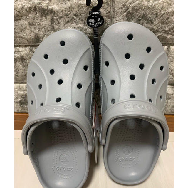 crocs(クロックス)の✨【新品　未使用　タグ付き】クロックス　24cm✨ レディースの靴/シューズ(サンダル)の商品写真