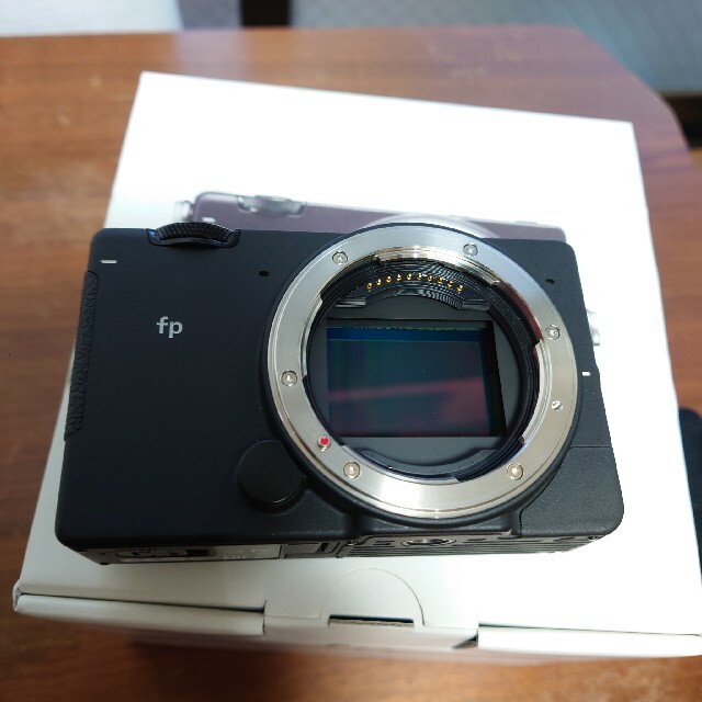 SIGMA(シグマ)のsigma fp ボディ スマホ/家電/カメラのカメラ(ミラーレス一眼)の商品写真