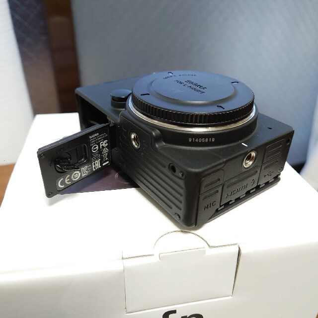 SIGMA(シグマ)のsigma fp ボディ スマホ/家電/カメラのカメラ(ミラーレス一眼)の商品写真