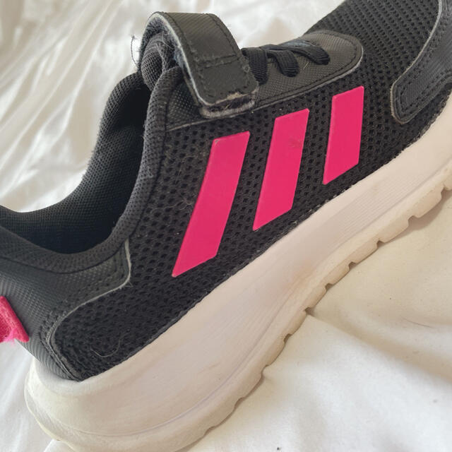 adidas(アディダス)のadidasスニ–カ– キッズ/ベビー/マタニティのキッズ靴/シューズ(15cm~)(スニーカー)の商品写真