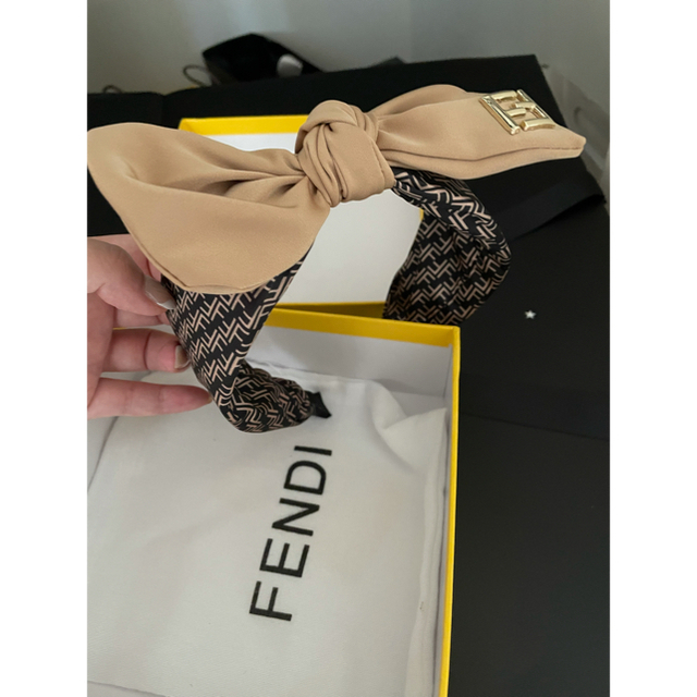 FENDI(フェンディ)のフェンディ　カチューシャ レディースのヘアアクセサリー(カチューシャ)の商品写真