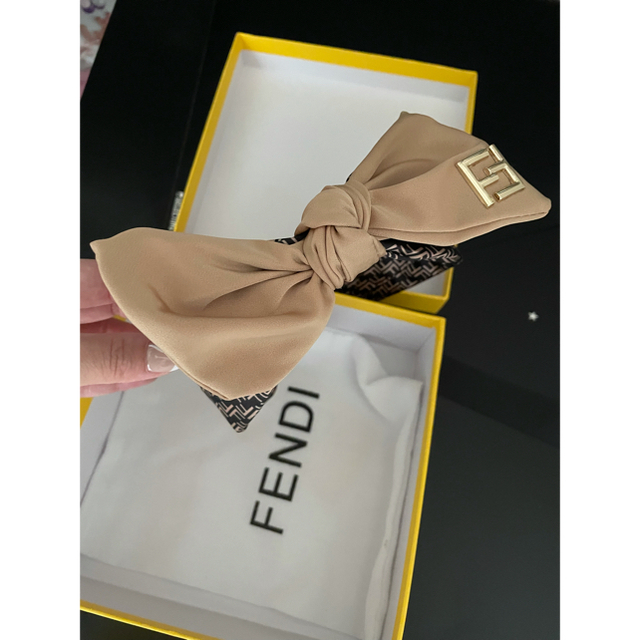 FENDI(フェンディ)のフェンディ　カチューシャ レディースのヘアアクセサリー(カチューシャ)の商品写真