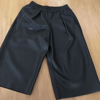 ザラ(ZARA)のザラフェイクレザーガウチョパンツ(その他)