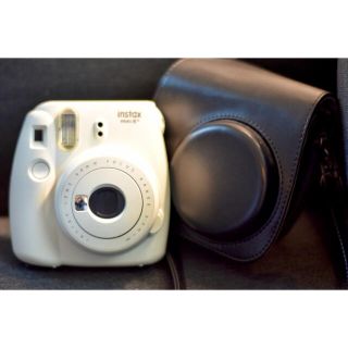 フジフイルム(富士フイルム)のFUJI FILM チェキ instax mini 8+ ホワイト(フィルムカメラ)