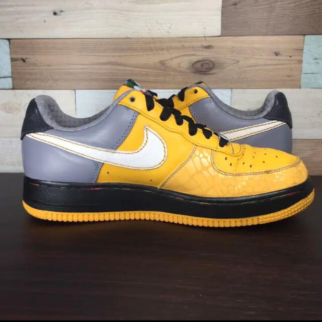 NIKE AIR FORCE 1 LV8 24cm