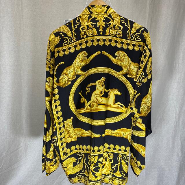 VERSACE(ヴェルサーチ)の【レアかも？】VERSACE CLASSIC V2 シルク100％長袖シャツ メンズのトップス(シャツ)の商品写真