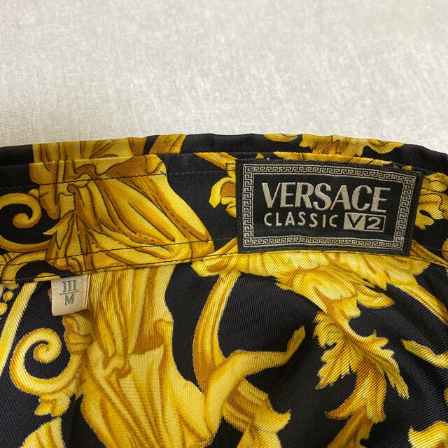 VERSACE(ヴェルサーチ)の【レアかも？】VERSACE CLASSIC V2 シルク100％長袖シャツ メンズのトップス(シャツ)の商品写真