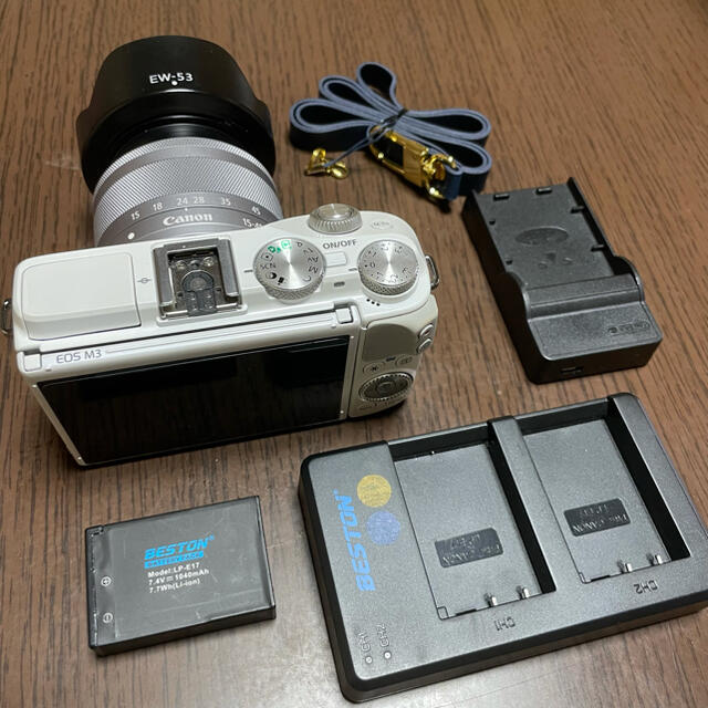 Canon(キヤノン)のCanon EOS M3 ホワイト スマホ/家電/カメラのカメラ(デジタル一眼)の商品写真