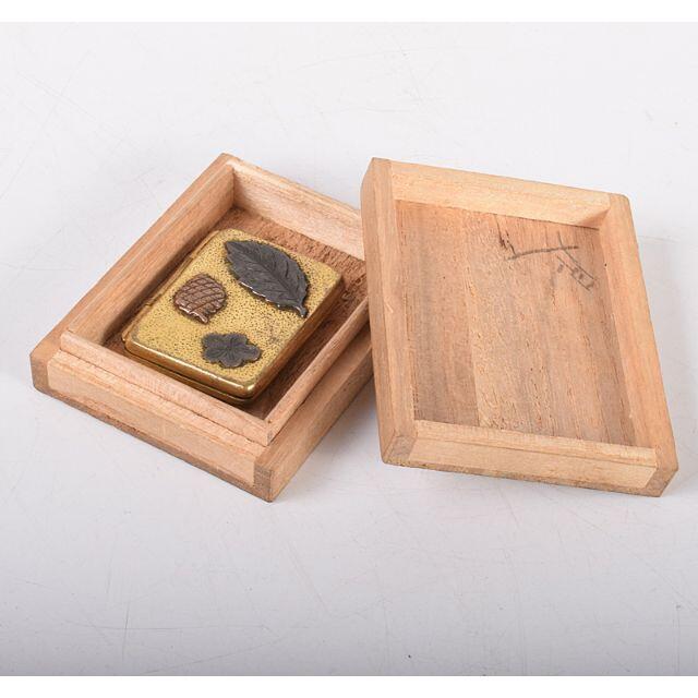 古銅鍍金 彫金花文 薬入 時代箱付 N R3811 古銅鍍金 彫金花文 薬入 時代箱付 N R3811