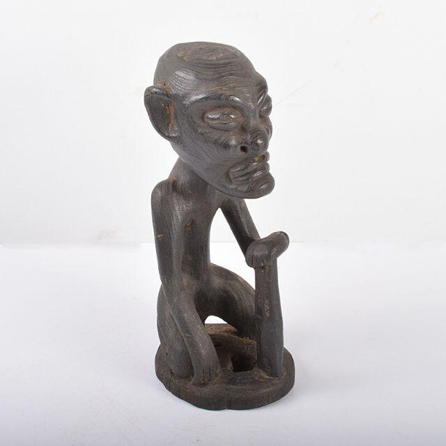 エンタメ/ホビーアフリカン美術　木彫　素朴な人形像　置物  C  R3821