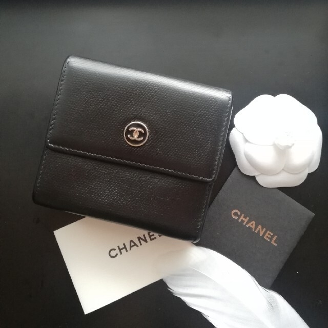 CHANEL(シャネル)の美品♥CHANELココボタンダブルホック折り財布/ブラック レディースのファッション小物(財布)の商品写真