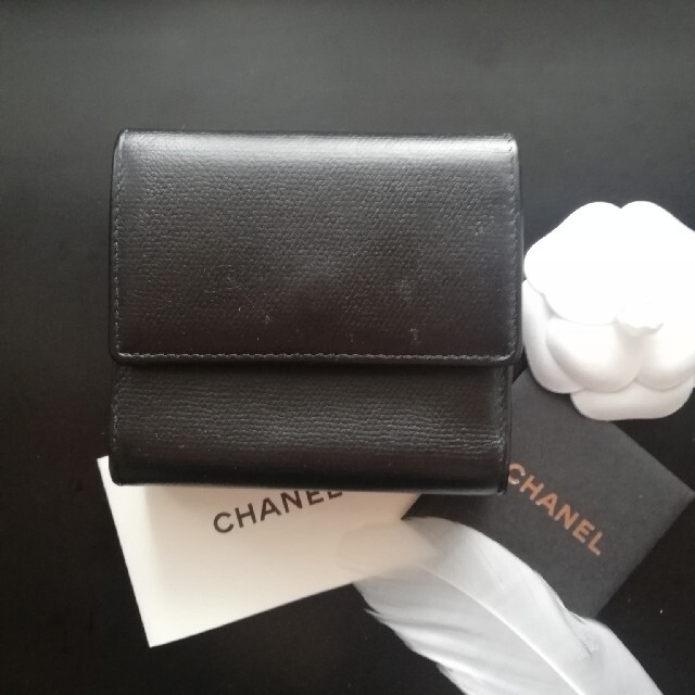 CHANEL(シャネル)の美品♥CHANELココボタンダブルホック折り財布/ブラック レディースのファッション小物(財布)の商品写真