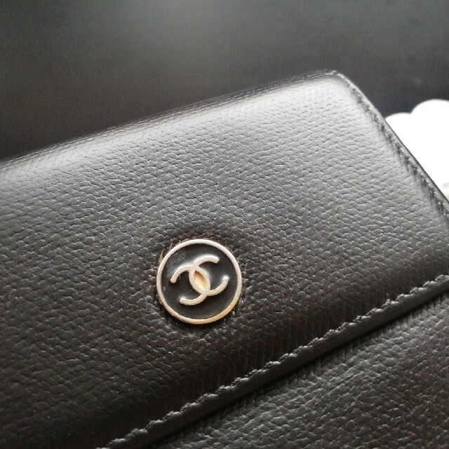 CHANEL(シャネル)の美品♥CHANELココボタンダブルホック折り財布/ブラック レディースのファッション小物(財布)の商品写真