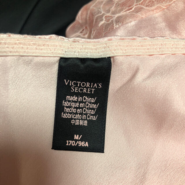 Victoria's Secret(ヴィクトリアズシークレット)のVictoria’s Secretローブセット サテンピンク レディースのルームウェア/パジャマ(ルームウェア)の商品写真
