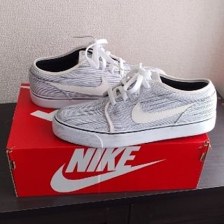 ナイキ(NIKE)のナイキ TOKI LOW TXT　箱なし発送変更。(スニーカー)