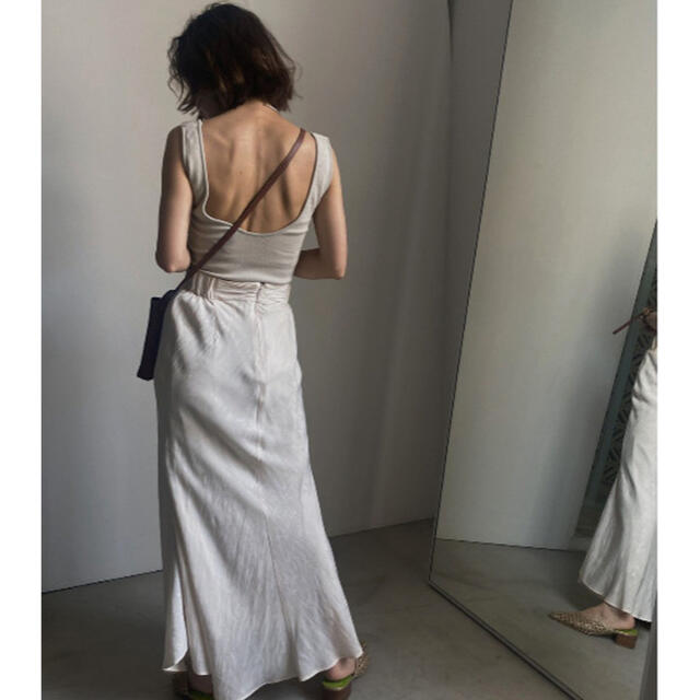 Ameri VINTAGE(アメリヴィンテージ)のSATIN JACQUARD FLARE SKIRT ameri vintage レディースのスカート(ロングスカート)の商品写真