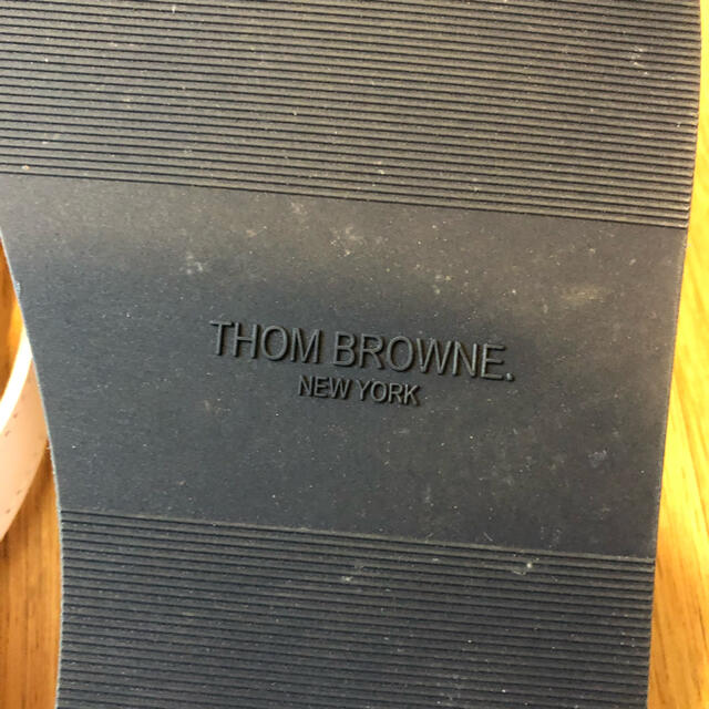 THOM BROWNE(トムブラウン)のトムブラウン　THOMBROWNE．ヘクター　ビーチサンダル　トリコロール メンズの靴/シューズ(ビーチサンダル)の商品写真