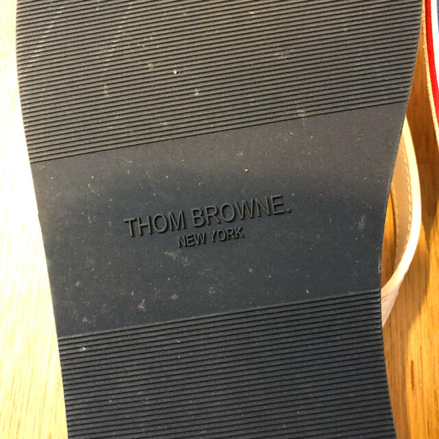 THOM BROWNE(トムブラウン)のトムブラウン　THOMBROWNE．ヘクター　ビーチサンダル　トリコロール メンズの靴/シューズ(ビーチサンダル)の商品写真