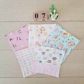 《4重ガーゼハンカチ》女の子向け⑦　5枚セット　入園・入学・ベビーに！！(外出用品)