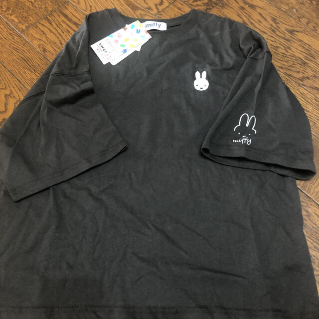 しまむら(シマムラ)の新品未使用　しまむら　ミッフィー  ワンポイントロゴTシャツ　Mサイズ レディースのトップス(Tシャツ(半袖/袖なし))の商品写真