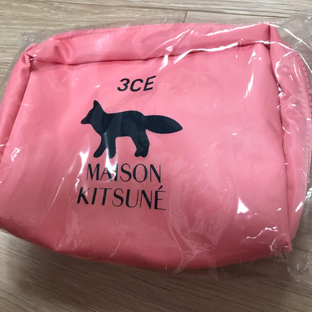 MAISON KITSUNE'(メゾンキツネ)のレア★新品　メゾンキツネ　3ce ポーチ　Maison スタイルナンダ　韓国　 レディースのファッション小物(ポーチ)の商品写真