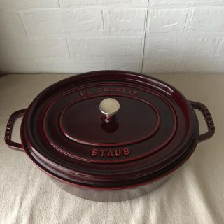 ストウブ(STAUB)のストウブ　ココット　オーバル　33 グレナディンレッド(鍋/フライパン)