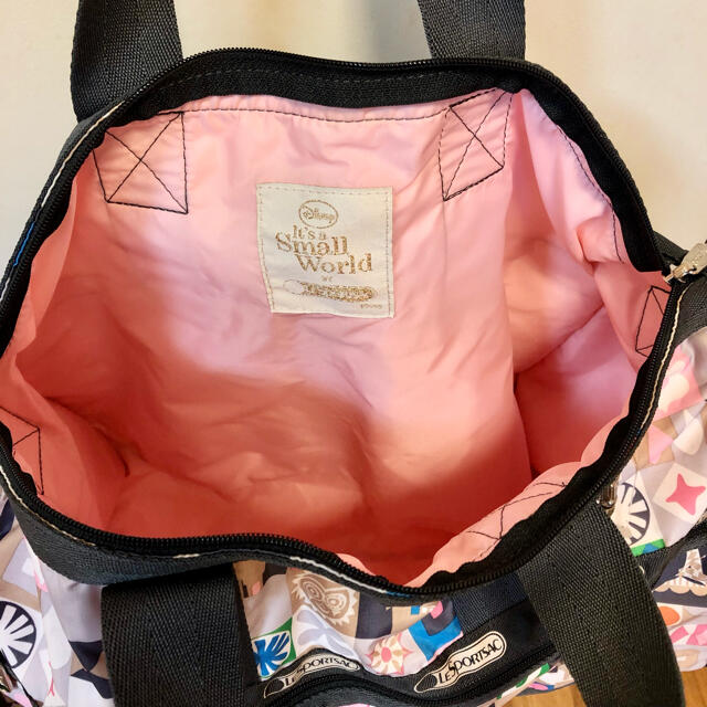 LeSportsac(レスポートサック)のLeSportsac×Disneyボストンバッグ ポーチ キーホルダーチャーム付 レディースのバッグ(ショルダーバッグ)の商品写真