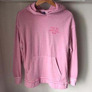 エイチアンドエム(H&M)の美品☆H&M  ピンク色ロゴ入りダメージ加工有パーカー メンズXSサイズ(パーカー)