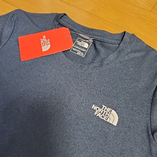 THE NORTH FACE(ザノースフェイス)のザ・ノース・フェイス　THE NORTH FACE　レディースシャツ XS　ネイ レディースのトップス(Tシャツ(半袖/袖なし))の商品写真