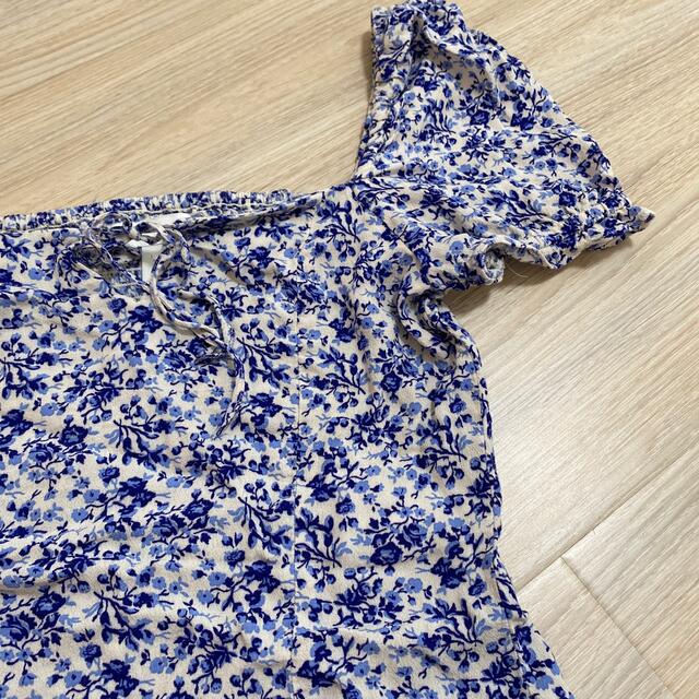 H&M(エイチアンドエム)の花柄トップス レディースのトップス(シャツ/ブラウス(半袖/袖なし))の商品写真