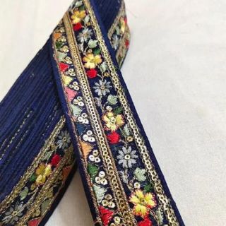 インド刺繍リボン デニム ネイビー 紺色 青 花 チロリアンテープ ベルトレトロ(各種パーツ)