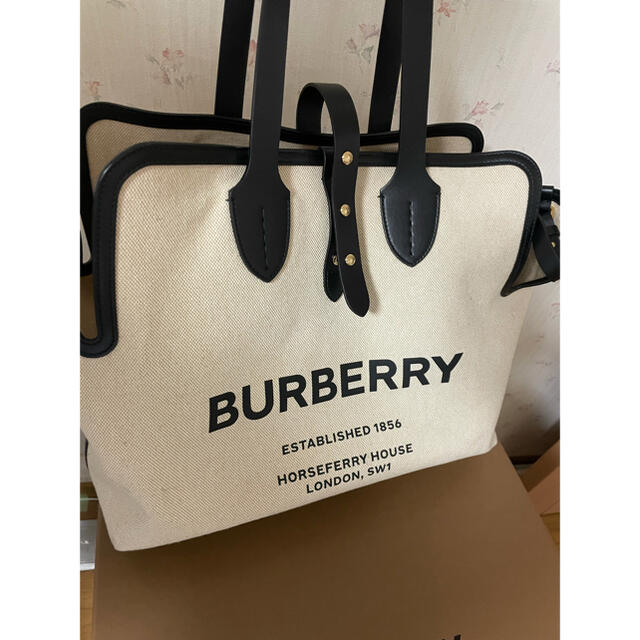 BURBERRY(バーバリー)の今季新作バーバリートートバッグ レディースのバッグ(トートバッグ)の商品写真