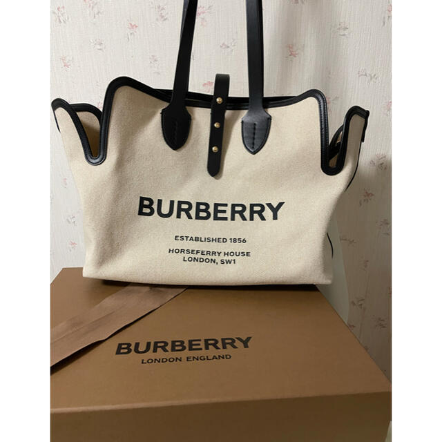 BURBERRY(バーバリー)の今季新作バーバリートートバッグ レディースのバッグ(トートバッグ)の商品写真