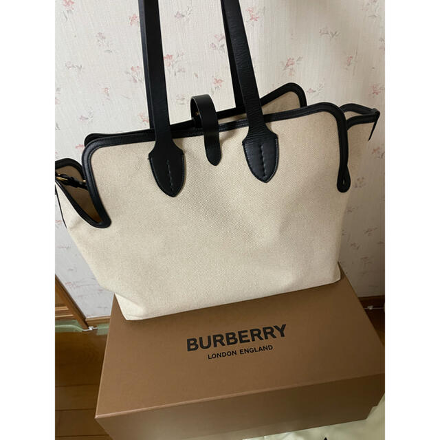 BURBERRY(バーバリー)の今季新作バーバリートートバッグ レディースのバッグ(トートバッグ)の商品写真