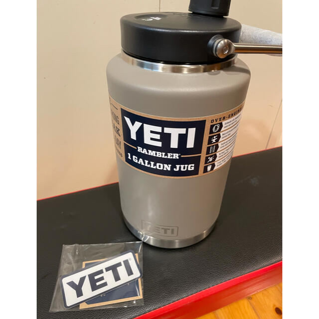 Snow Peak(スノーピーク)の限定　YETI 1ガロン　真空断熱　NEWカラー　新品　ジャグ　海外正規店購入　 スポーツ/アウトドアのスポーツ/アウトドア その他(その他)の商品写真