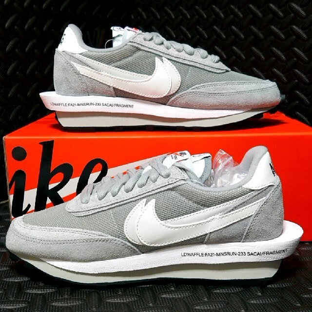 sacai(サカイ)のFRAGMENT SACAI NIKE LD WAFFLE メンズの靴/シューズ(スニーカー)の商品写真