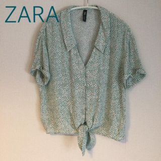 ザラ(ZARA)のZARA ザラ　フラワー柄　花柄　フロントタイ半袖シャツ　ブラウス(Tシャツ(半袖/袖なし))