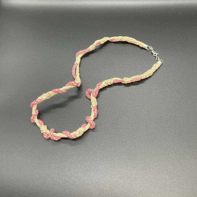 ピンクの水玉模様のヘンプネックレス ネックレス