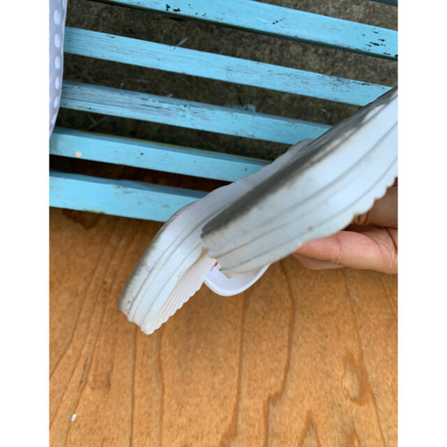 白ビーチサンダル　24センチ　トリコロール レディースの靴/シューズ(ビーチサンダル)の商品写真