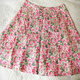 ローラアシュレイ(LAURA ASHLEY)の鮮やかお花の膝丈フレアスカート♡(ひざ丈スカート)