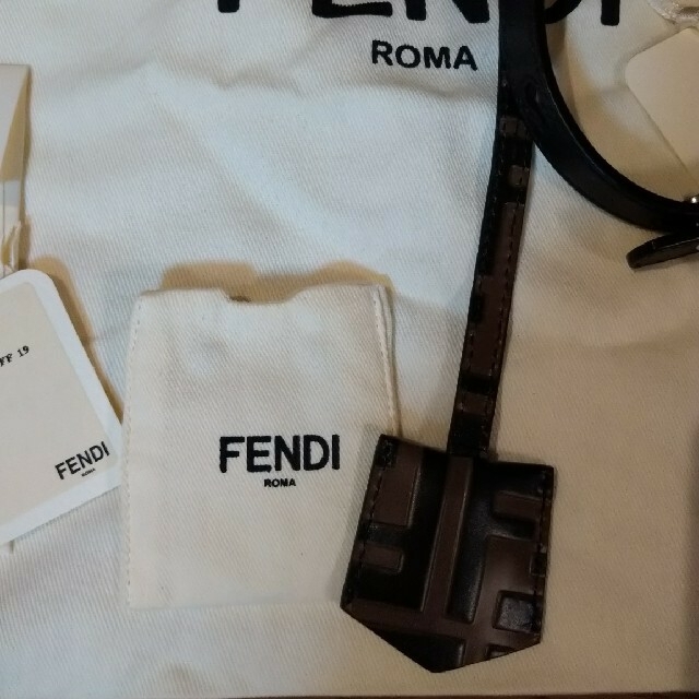 FENDI(フェンディ)のフェンディ　FENDI バイザウェイ　ミニ　黒　BY THE WAY MINI レディースのバッグ(ショルダーバッグ)の商品写真