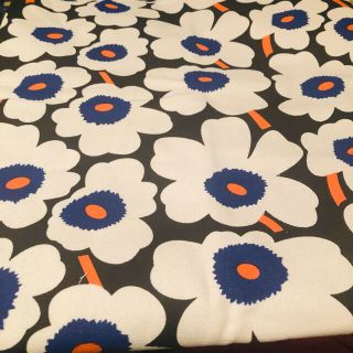 マリメッコ(marimekko)のマリメッコ  キャンパス地　一口約70㎝✖️44㎝(生地/糸)