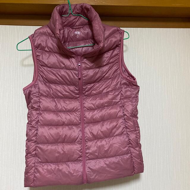 UNIQLO(ユニクロ)のhanaさま専用　ユニクロ M ダウンベスト　薄ピンク レディースのジャケット/アウター(ダウンベスト)の商品写真