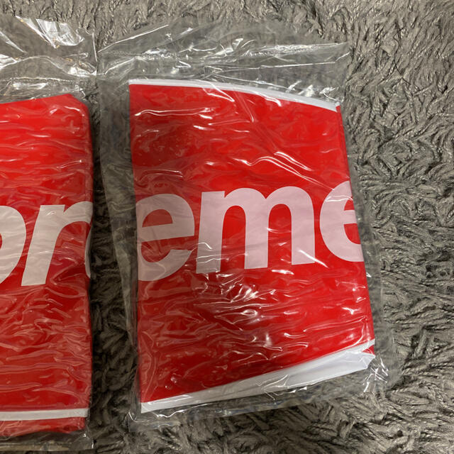 Supreme(シュプリーム)のsupreme 15ss  ノベルティ　ビーチボール 3個セット　新品未使用 スポーツ/アウトドアのスポーツ/アウトドア その他(マリン/スイミング)の商品写真