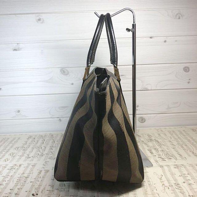 FENDI(フェンディ)の【FENDI】舟形　ハンドバッグ　ペカン柄　ゴールド金具　ジャガード レディースのバッグ(トートバッグ)の商品写真