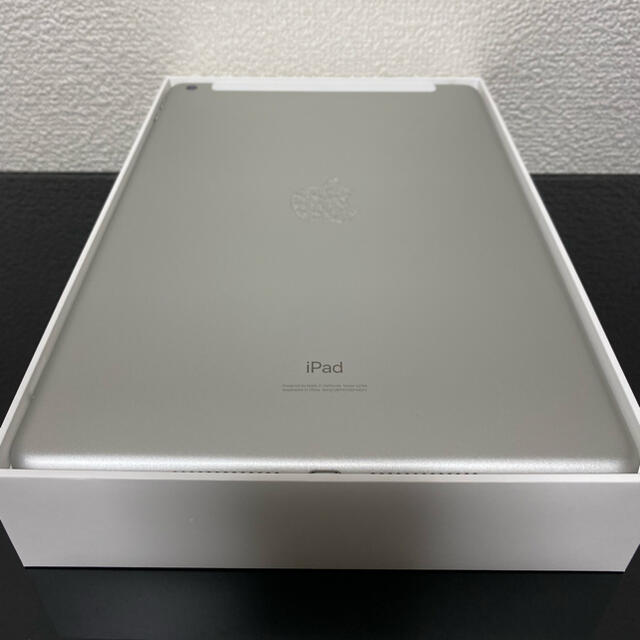 iPad 第7世代 32GB Wi-Fi＋セルラー モデル シルバー 2